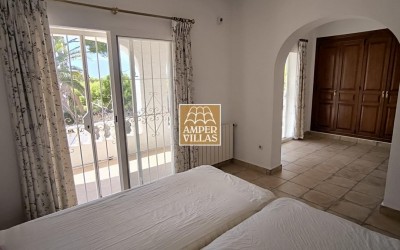 Красивая и просторная средиземноморская вилла с большими террасами.